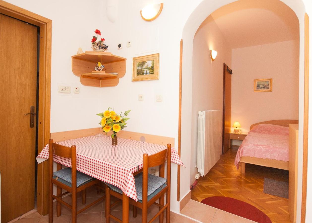 Apartment Anica Baska  Ngoại thất bức ảnh